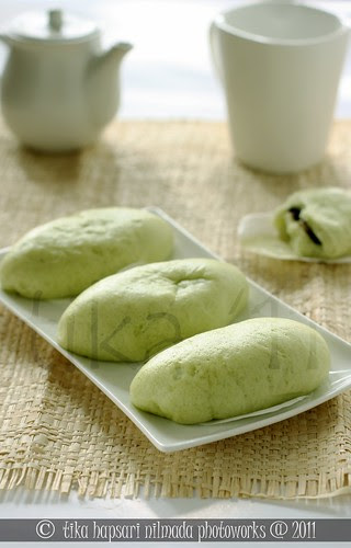 (Homemade) Green tea steamed bread with chocolate filling