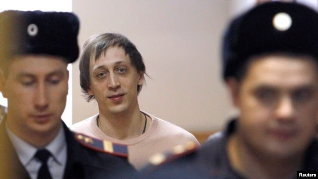 Former Bolshoi Theater dancer Pavel Dmitrichenko arrives for a court hearing in Moscow, Dec. 3, 2013. 