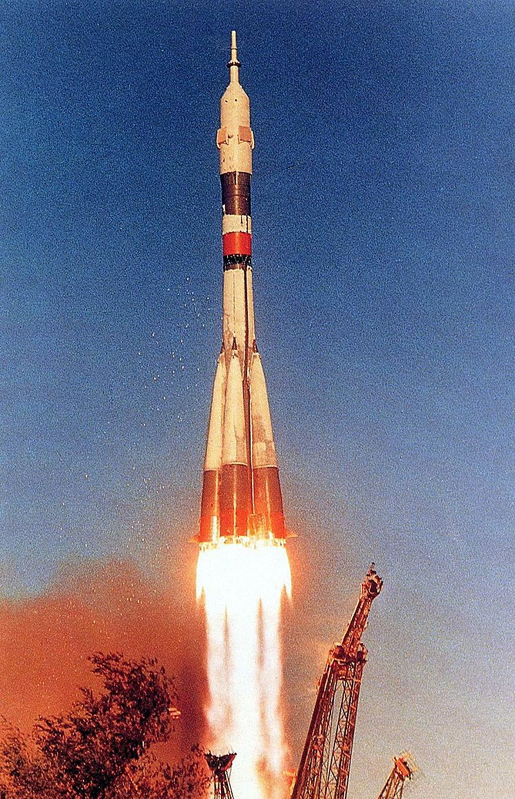 Feb11-1960-Soyuz-TM9-liftoff