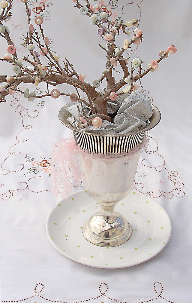 A cherry blossom tree centerpiece ahhhan elegant and simple DIY 