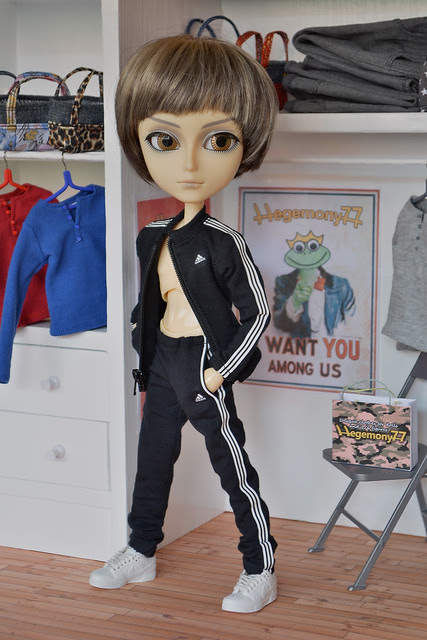 Taeyang doll in 1/ 6 scale custom tracksuit 3