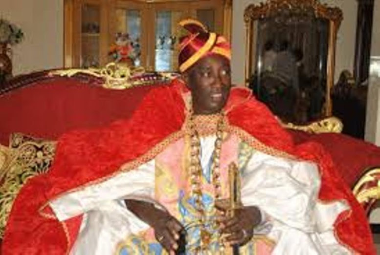 Né en 1970 dans un village un le Village Ouidah Du Benin. Je suis de la Grande Lignée de DAH AGONSSA des plus puissants feticheurs J'ai eu la chance de d'acquérir suffisamment de connaissances en fétichisme. Après plusieurs années d'initiation j'ai fait des voyages à travers le monde et précisément en Inde puis en Haiti pour étudier et maîtriser les sciences et les techniques d'ailleurs. Cela m'a permis d'en faire une fusion avec les miennes, ce qui fait que actuellement je dispose d'un vaste champ de connaissances. Je dispose de plusieurs fétiches et génies qui sont sous mes ordres et à mon service jours et nuits. Actuellement je suis le marabout principale de bon nombre de célèbres personnalités comme les footballeurs, les politiciens, les artiste, les hommes d'affaires.... Un bon marabout ne se proclame pas il démontre ses preuves. Testez moi et vous serez surpris d'être satisfait, surpris d'être guéri... Satisfaction totale et résultat garantie dans de bref délai. Adresse : village Ouidah:Foret Sacrée. MAITRE MARABOUT ZO PRETE DE HAUTE MAGIE VAUDOU