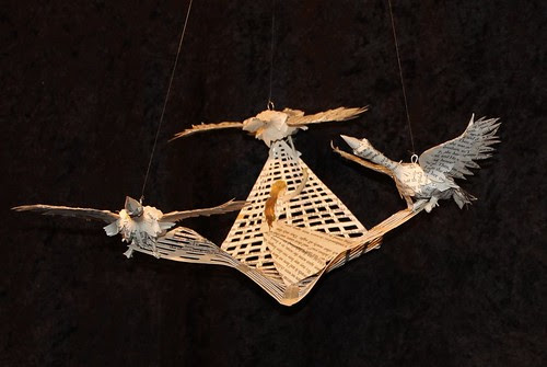 La escultura libro Wild Swans The Wild Swans book sculpture