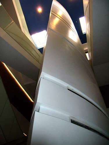 PC121497-Escalator-Lobby-ColonySquare-Up