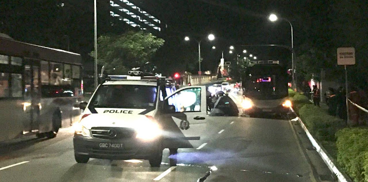 Loyang Accident Tow Truck Hit Into Singapore Roads Accident Comae As A A E Ae A C E µ Facebook March 21 11 04 Am Garotasupino