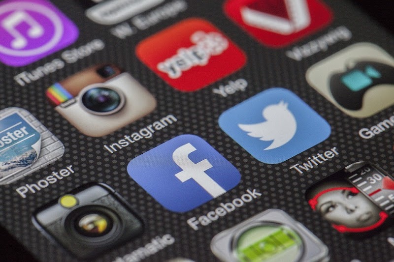 Bagaimana Seharusnya Etika Komunikasi di Media Sosial?