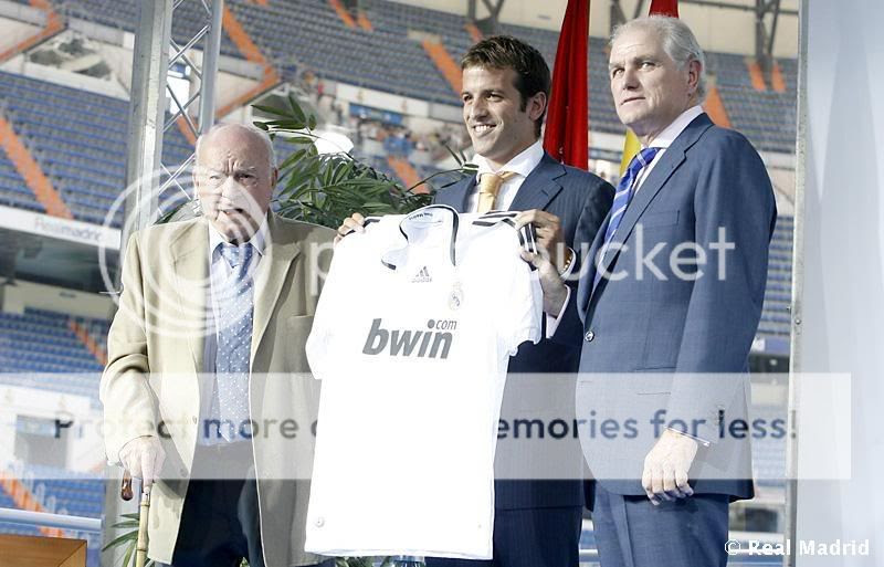 Rafael Van der Vaart joins Real Madrid with a presentation