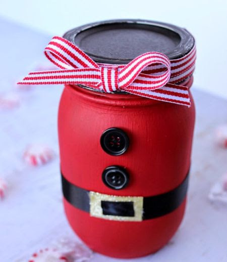 Um presente com um papai Noel em pote de maionese vai agradar a todos (Foto: theribbonretreat.com)