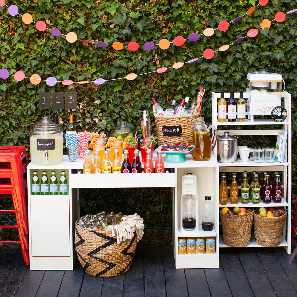 This soda station has sparkling water, iced tea, sodas and even a snow cone machine! How fun!
