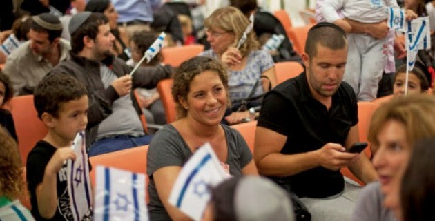 Χιλιάδες Εβραίοι εγκαταλείπουν τη Γαλλία και μεταναστεύουν στο Ισραήλ