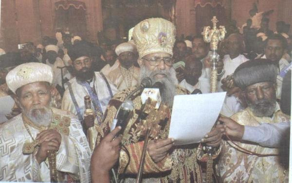 His Holiness giving benediction on the day of His enthronment