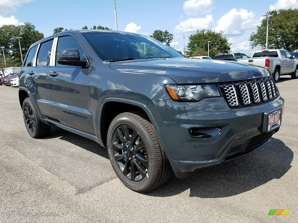 Jeep Grand Cherokee серебристый