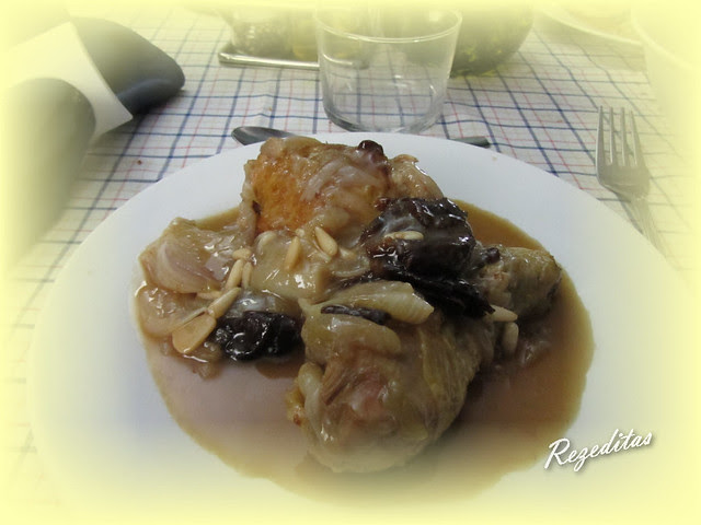 POLLO CON CHALOTAS Y CIRUELAS