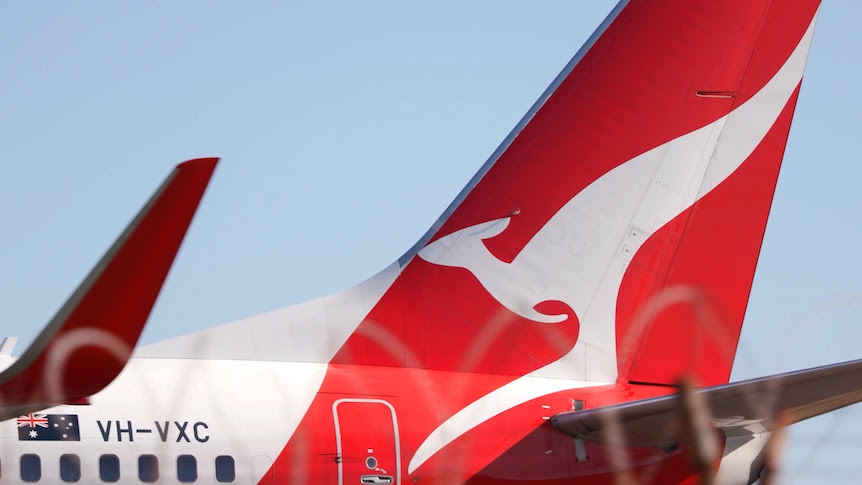 Australians may face Christmas holiday travel disruption as Qantas flight attendants vote for strike action over conditions