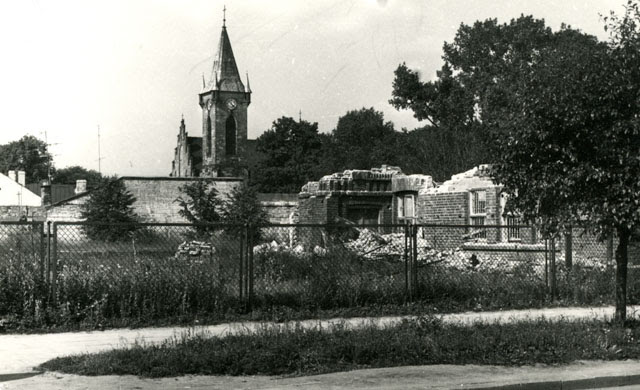 Budynek przy ul. Pocztowej 9 - to już koniec; wyburzono. Fot. Marian Chochowski 7.07.1987 r.