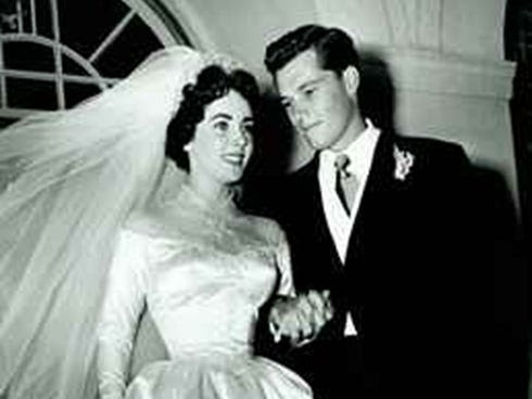 Elizabeth Taylor marries Conrad 'Nicky' Hilton in 1950.