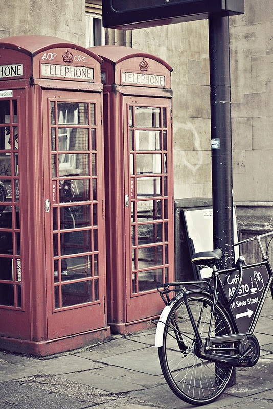 Seeing an iconic British telephone booth makes us daydream about taking a trek across the pond for a visit! #travel