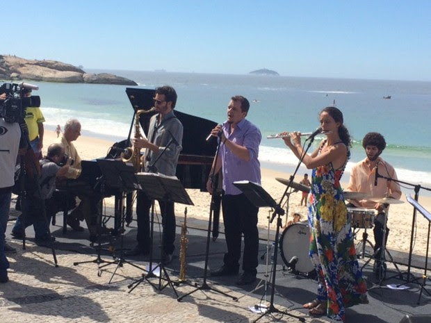 Sexteto Terra Brasilis, escolhido pela família do compositor, se apresentou para o público (Foto: Alba Valéria Mendonça/G1)