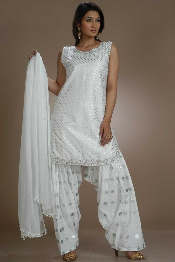 Pakistani Shalwar Kameez: White Shalwar Kameez