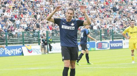 Ishak Belfodil si dispera dopo aver fallito il secondo rigore. Fotopress