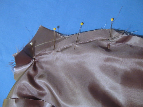 Lining sewing gusset