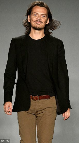http://i.dailymail.co.uk/i/pix/2011/09/18/article-2038910-0DF7C6D100000578-758_306x551.jpg