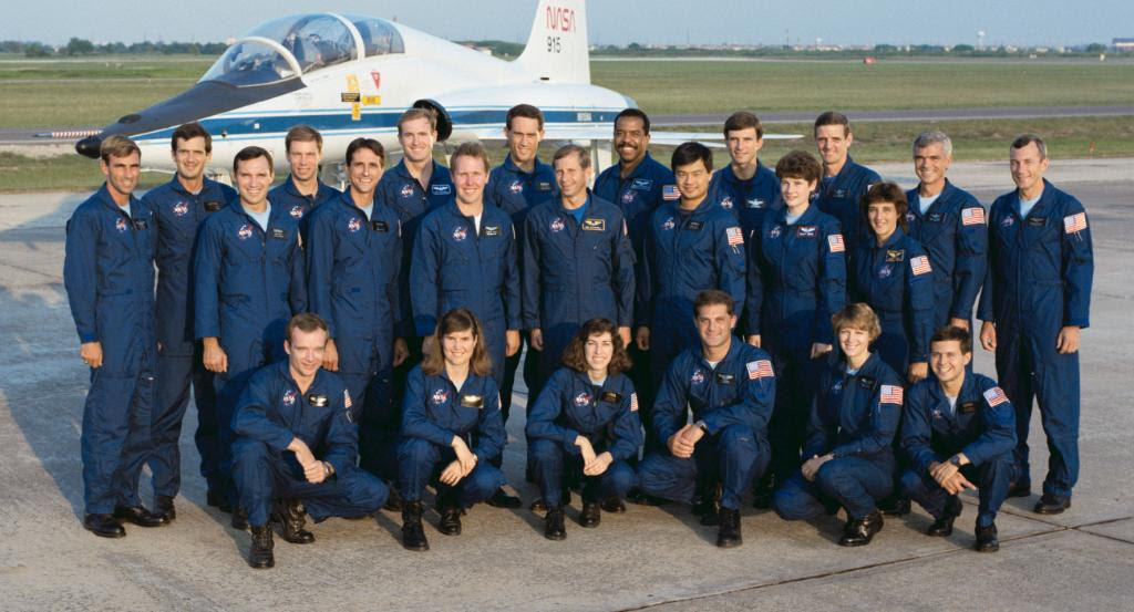Jan17-1990-AstronautGroup13