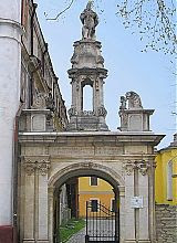 Тріумфальна арка Станіслава Августа кам'янець-подільського кафедрального собору св. Петра і Павла 
