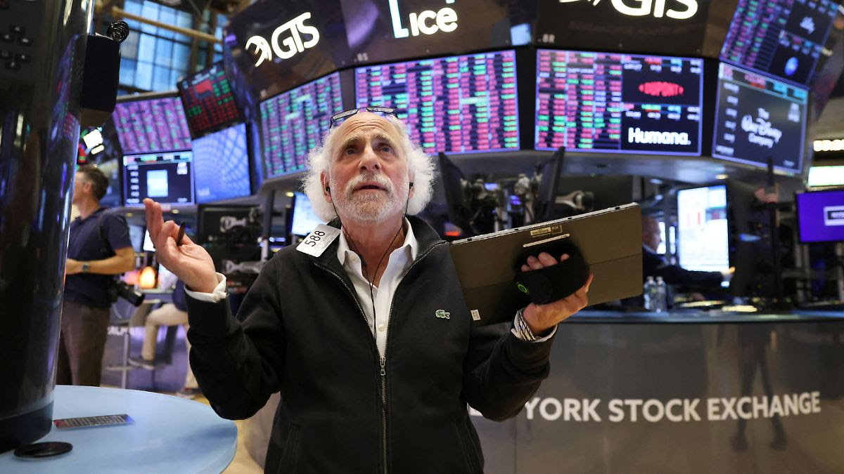 Rezessionsangst packt US-Börsen: Dow Jones beendet finstere Woche auf Jahrestief