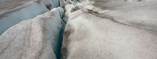 El extraño fenómeno de la 'nieve oscura' amenaza los glaciares del planeta