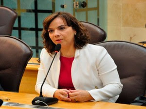 Larissa Rosado durante sessão na Assembleia Legislativa (Foto: Divulgação/Assembleia Legislativa)