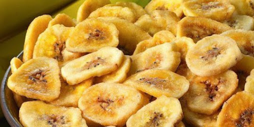 Keripik pisang manis yang renyah dengan lapisan gula sempurna, camilan tradisional yang menggugah selera