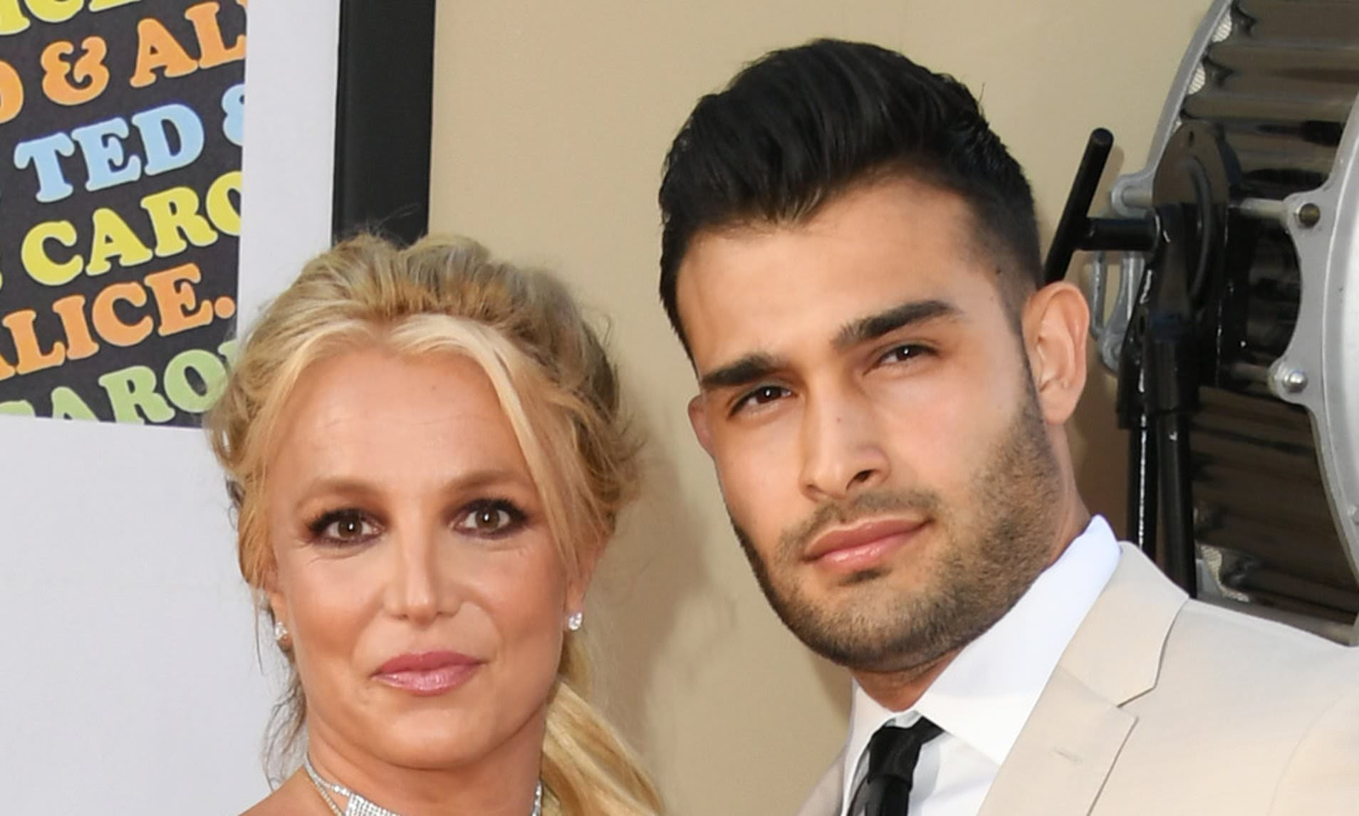 Britney Spears loses pregnancy, singer announces on social media