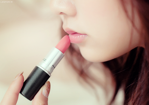 http://lipsticklau.files.wordpress.com/2012/09/tumblr_m9iu7w8apz1qhv6sjo1_500.png