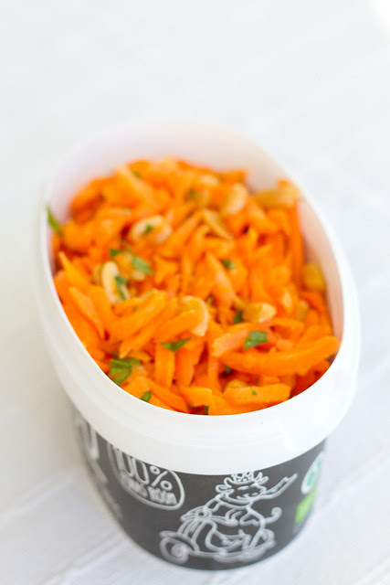 Krõmpsuv porgandisalat soolapähklitega / Crunchy carrot and salted peanut salad