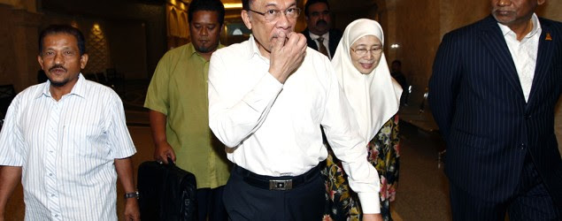 Anwar fails to erase 'homosexual' remark from trial