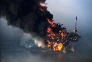 Deepwater Horizon on fire