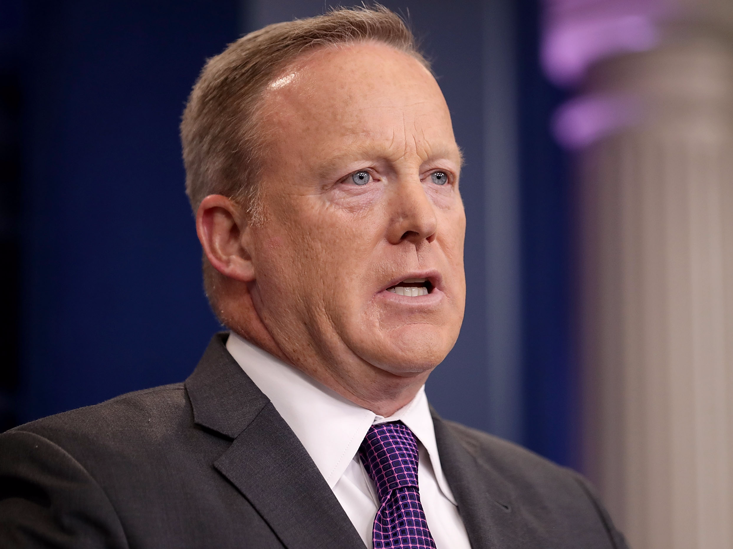 sean-spicer-contradicts-trumps-own-tweet