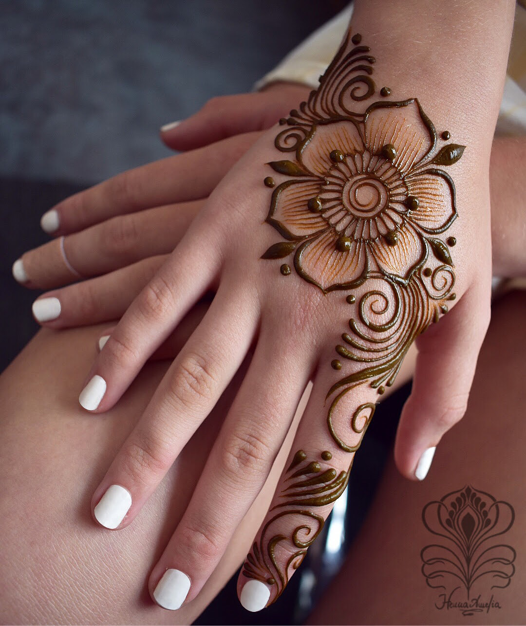Featured image of post Easy Floral Mehendi Design / Mehendi is one of the most important events of a wedding.