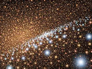 jóvenes estrellas azules que rodean a un agujero negro supermasivo en el corazón de la galaxia de Andrómeda
