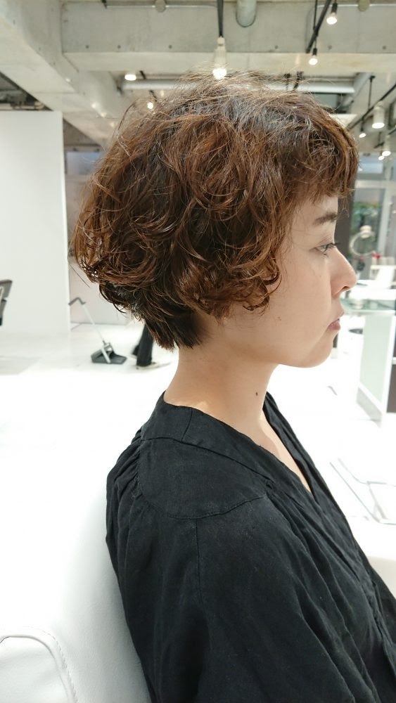 髪型 新着ショート 強め パーマ