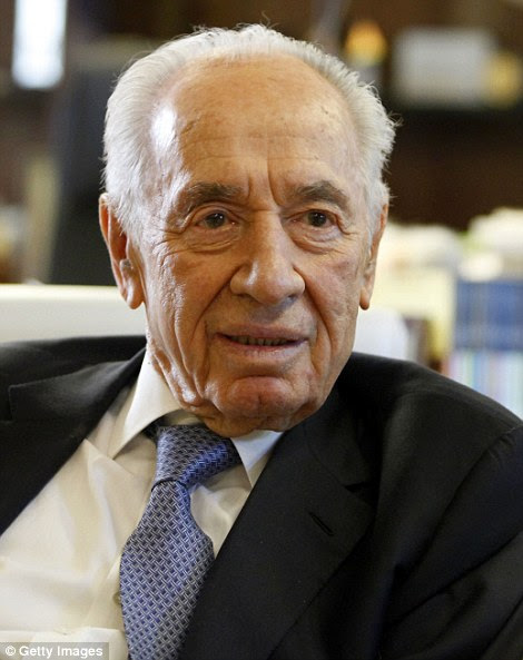 A filha de Shimon Peres Tzvika Walden, que quebrou durante o funeral, fez enlutados rir com histórias sobre o pai que ela amava tanto