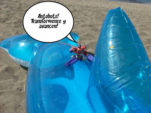 Las Vacaciones de Optimus Prime en Costa Rica - Optimus Prime en la playa (by mdverde) Las Vacaciones de Optimus Prime en Costa Rica - Optimus Prime en la playa (by mdverde)