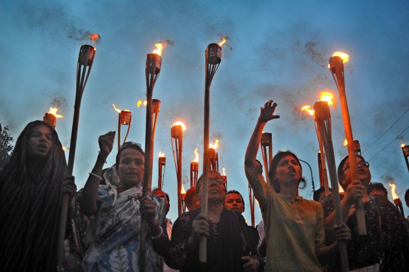 Activists march in a torch-light vigil demanding immediate arrest and exemplary punishment to the killers of secular blogger Niloy Neel.  Dhaka, Bangladesh. Image by Khurshed Alam Rinku. Copyright Demotix (8/8/2015)
