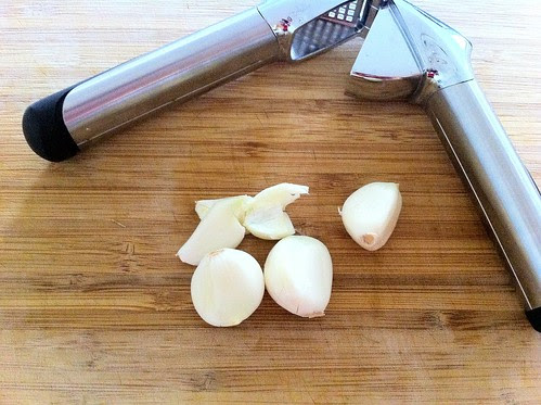 4 Garlic Cloves with Garlic Press