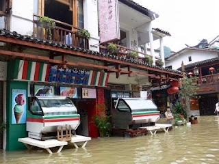 rosewwod cafe sous l'eau a Yangshuo