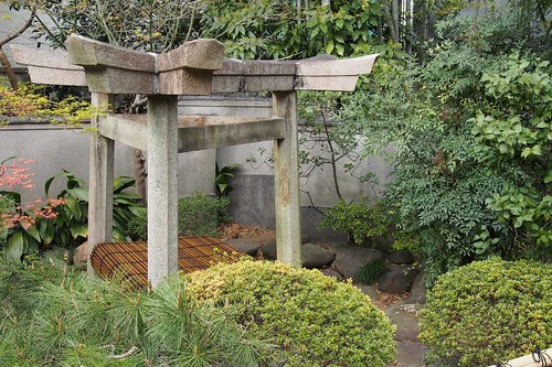 三角石鳥居