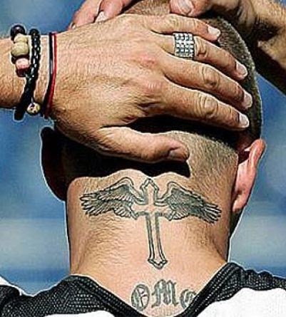 Featured image of post View 20 Cruz Tatuajes En El Cuello De Alas