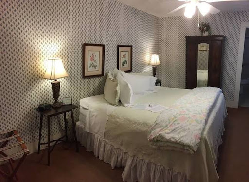 Boutique Hotel «Inn On The River», reviews and photos, 205 SW Barnard St, Glen Rose, TX 76043, USA