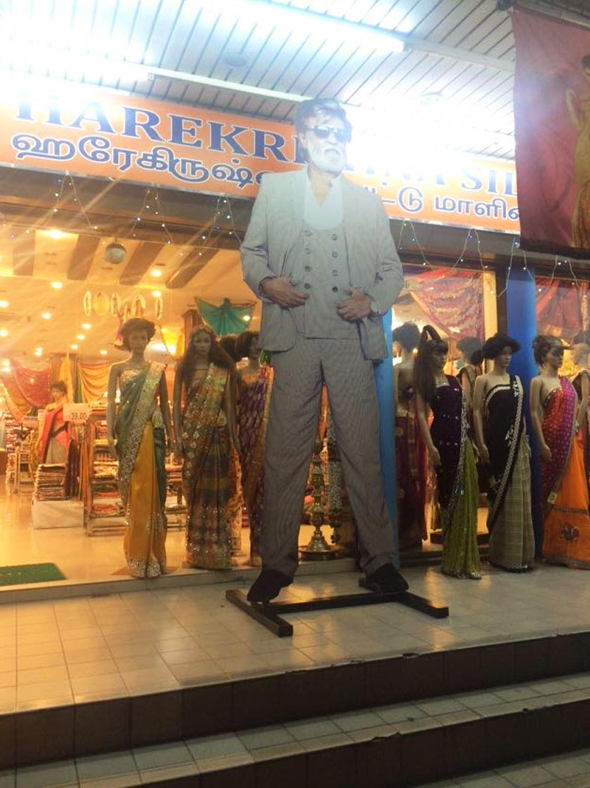 Pengarah Harekrishna Group B. Thiyananthan berkata potret gergasi yang setinggi 10 kaki itu menelan belanja RM1,500.